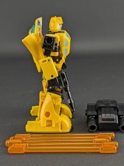 Transformers Legacy Origin Bumblebee complete Hasbro Deluxe Class Generations