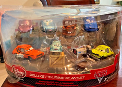 DISNEY PIXAR CARS 2 COMPLETE VEHICLE FIGURINE PLAYSET ORIGINAL BOX