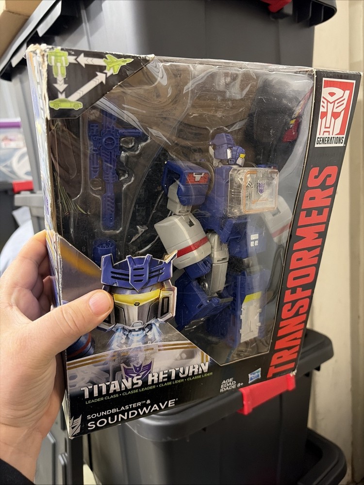 Hasbro Transformers Generations Titans Return Soundwave And Soundblaster Action