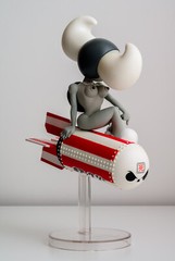 Huck Gee Kidrobot AKUMA BOMB AKUMABOMB Grey Skully version Edition of 500 2007