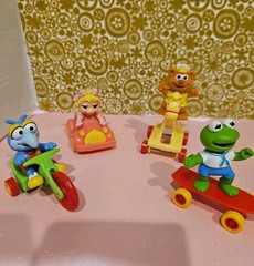 McDonald’s 1986Muppets Figurines Set Kermit Miss Piggy Fozzie Gonzo on Vehicles