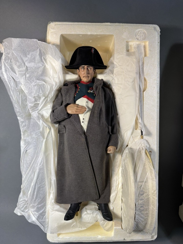 Sideshow Collectibles Emperor Napoleon Bonaparte 1/4 Scale Figure