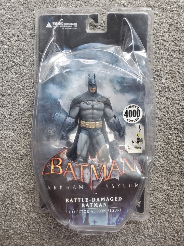 “DC Arkham Knight Battle-Damaged Batman” Action Figure