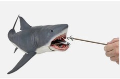 BRAND NEW IN BOX NECA – Jaws – “The Game of Jaws”
