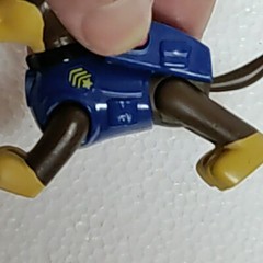 Paw Patrol Chase 2.5″ Press Satchel Button for Legs to Move in Cartoonish Run