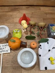 2002 Peanuts Memory Lane It’s The Great Pumpkin Charlie Brown Lot