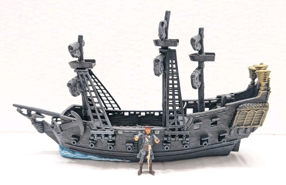 Zizzle Pirates of the Caribbean Black Pearl Micro Ship Set & Jack Sparrow