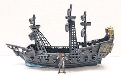 Zizzle Pirates of the Caribbean Black Pearl Micro Ship Set & Jack Sparrow