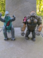 Lot of 2 Playmates Monsterverse Godzilla VS Kong Battle Damage 6″ ToHo Figures