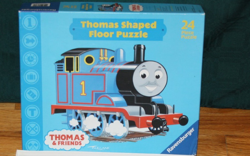 2002 THOMAS & FRIENDS SHAPED FLOOR PUZZLE – 24 PC – BY RAVENSBURGER – USA