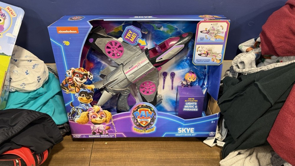 PAW Patrol: The Mighty Movie, Transforming Jet with Lights, Sounds & Skye Figure