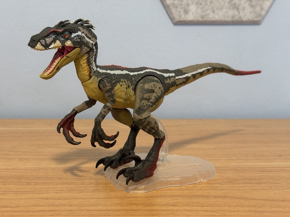 Jurassic World Amber Collection JP3 Male Velociraptor 1:12 Scale Complete Loose