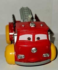 Disney Pixar Car Lot Of 2 Hydro Wheels Red Fire Truck & Lightning McQueen