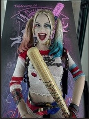 Hot Toys MMS383 Harley Quinn Suicide Squad 1/6 Scale Collectible w/Bonus Mallet