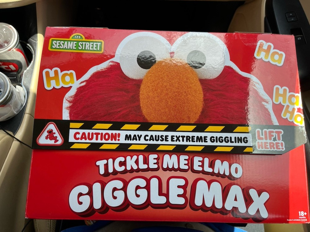 NEW Hot Toy Tickle Me Elmo Giggle Max – 2026 Release