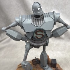 Diamond Select Toys Iron Giant Gallery Iron Giant (Superhero) Collectible Figure
