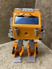 Transformers War for Cybertron Kingdom Huffer Figure