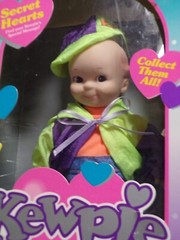 Freckles – 1993 Kewpie Secret Hearts 8” Poseable Doll by Rose Art – 012624JET
