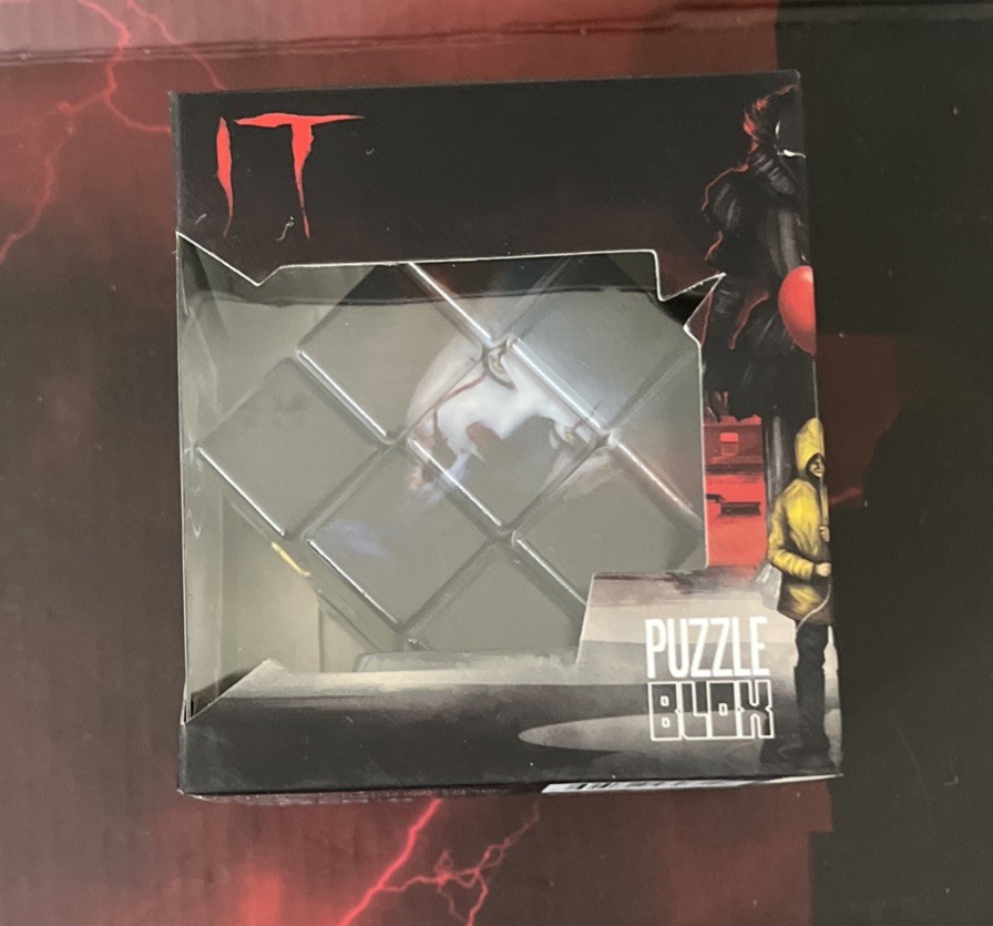 Pennywise Stephen King IT Puzzle Blox Horror Mezco Toyz