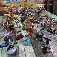 SKYLANDERS 🔥CLEARANCE Lot of 39 , instructions manual, poster and Travel Case