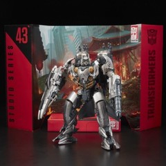 Takara Tomy Hasbro Transformers Studio Series 43 Voyager Class KSI Boss Action