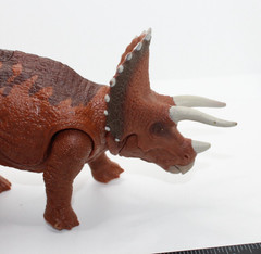 Jurassic World Park Roarivores Triceratops Figure Brown Dinosaur Works Tested