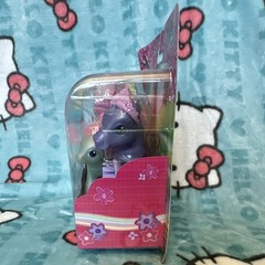 Hasbro My Little Pony Petal Blossom Pony Figure Set w/ Baby Pony, Brush, Crown