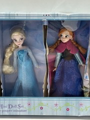 Frozen Mini Doll Set Kristoff Anna Elsa Hans Disney Store 1st Movie DENTED BOX