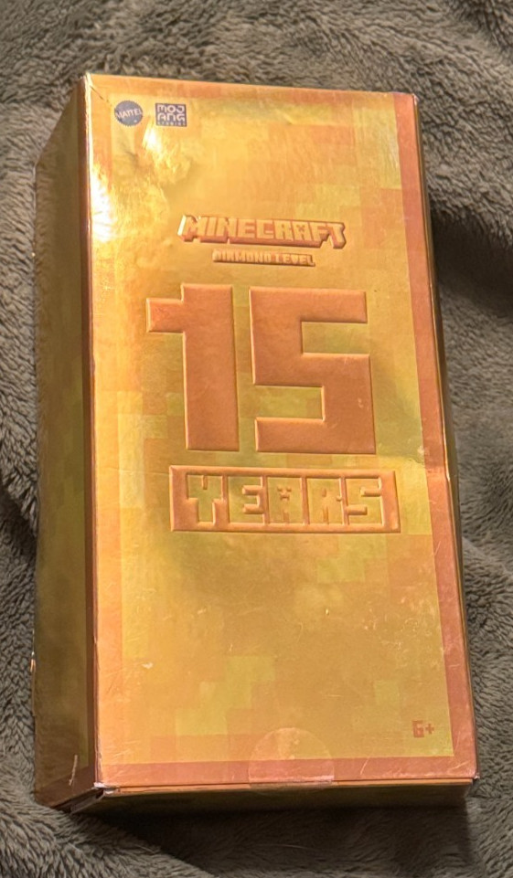 Mattel Minecraft 15 Years-Diamond Level Limited Edition 1 Figure, 2 Accessories