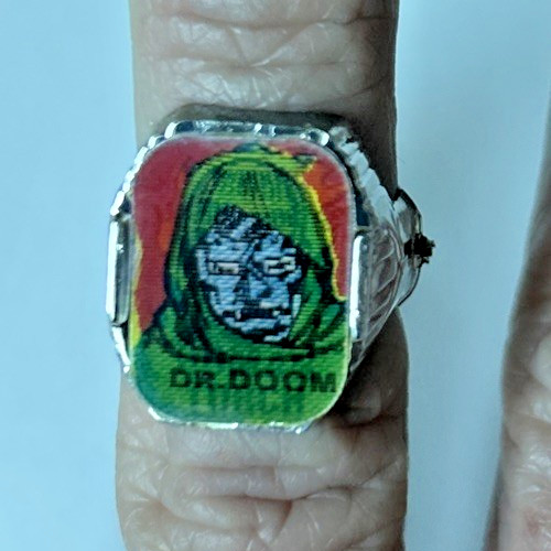 Marvel VTG 1966 Human Torch / Dr. Doom Vari Vue Ring-Gumball-Flicker-silver