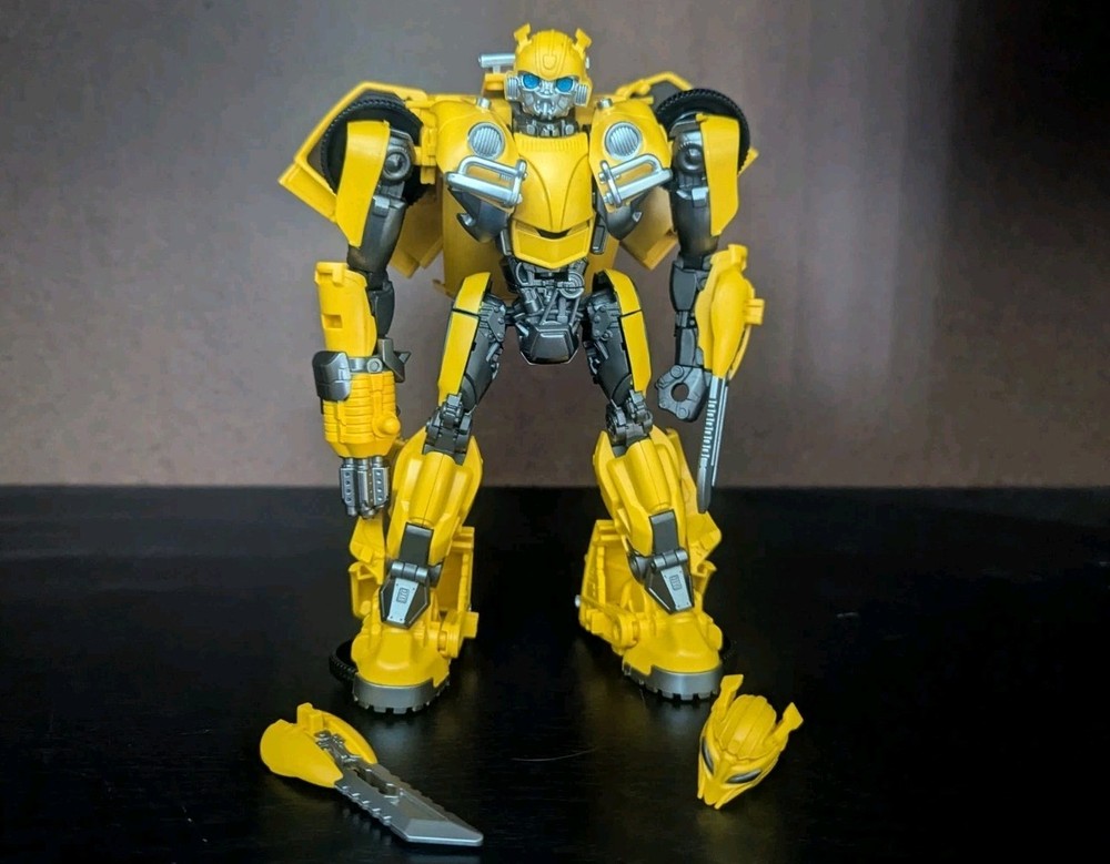 Transformers Oversized Studio Series Bumblebee