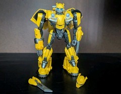 Transformers Oversized Studio Series Bumblebee