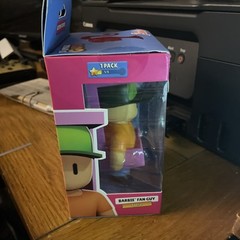 STUMBLE GUYS LEGENDARY BARBIE LIMITED EDITION BOXED 4″ FAN GUY