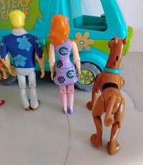 Scooby Doo 50th Anniversary Mystery Machine Van 10″ + 5 Rare Floral Design Figs.
