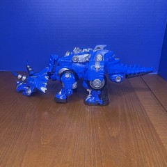 Express Armored Saurus Triceratops DX Deluxe Sound Dinosaur Transforming Robot