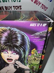 ELVIRA House Of Horrors LARGE T-SHIRT Loot Box NECA FIGURE Set HALLOWEEN Pinball