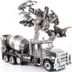 Scrapmetal Decepticon Robot | Studio-Style Figure – Collector Display Edition
