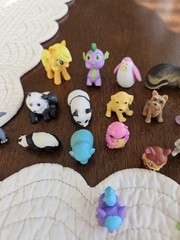 Lot of 25 Unbranded Small Animals, mixed lot. Varies.