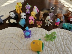 Lot of 25 Unbranded Small Animals, mixed lot. Varies.