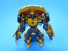 TRANSFORMER BUMBLEBEE 5″ 1/2 INCH – – VERY GOOD