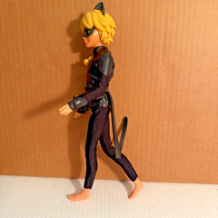 Original 2016 Bandai Miraculous Tales of Ladybug & Cat Noir Fashion Doll – 11″