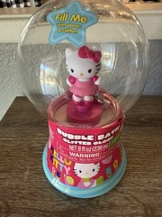Sanrio Hello Kitty Bubble Bath Glitter Globe 8oz. Rare collectible! 2013 New!