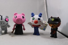 Piggy Minifigure Badger Mystery Pack Roblox Figure – Clown Figure Lot