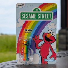 Elmo (Rainbow) 1:18 Scale Sesame Street 3.75″ ReAction U‑Pick Action Figure