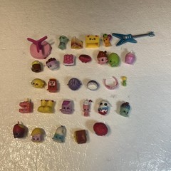 Mini Shopkins lot of 30 mini figures mixed series plus accessories
