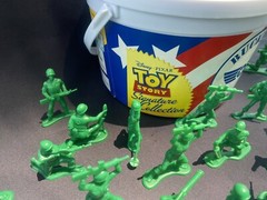 Toy Story Bucket O’ Soldiers 72++! Piece Set Disney Store Exclusive Vintage!!
