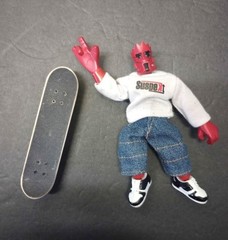 Citizen Urban Suspekt Max Figure And Skateboard