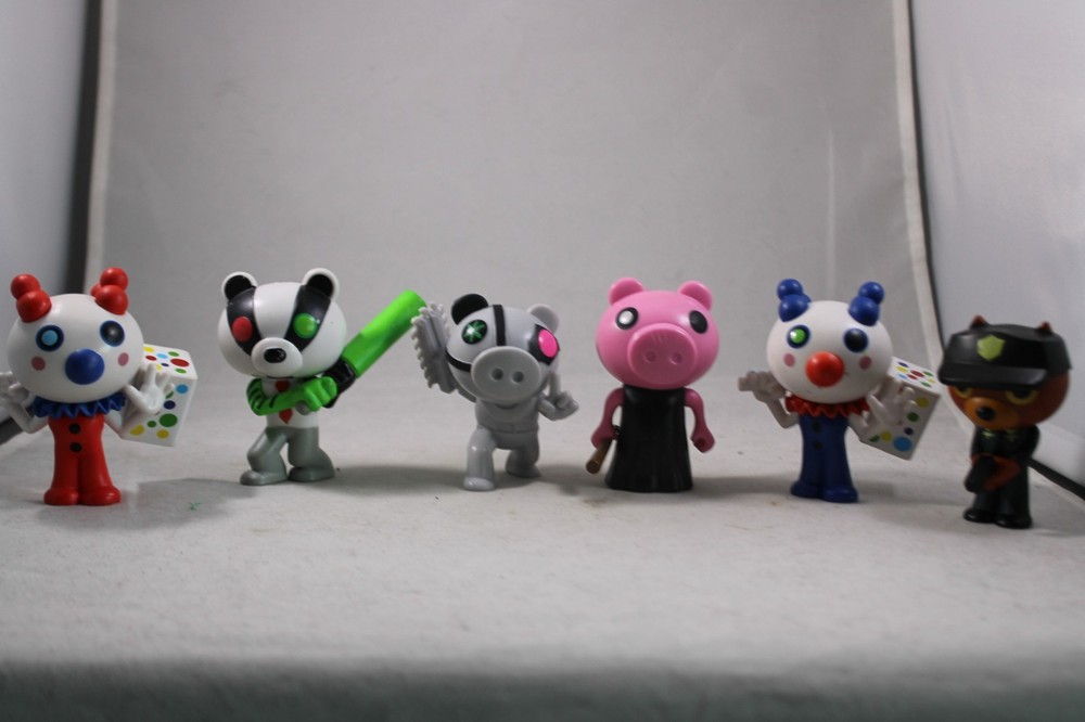 Piggy Minifigure Badger Mystery Pack Roblox Figure – Clown Figure Lot