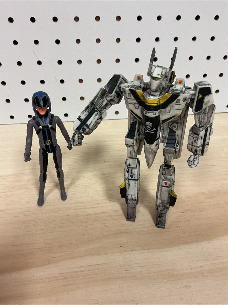 Roy Fokker & VF-1S Veritech Fighter ROBOTECH 1/100 Scale Toynami Loose As Shown
