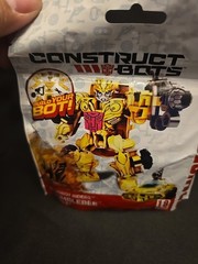 Transformers : Bumble bee – construct bots Dino riders NEW
